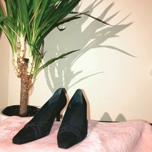Black Suede Criss Cross Kitten Heels Pumps